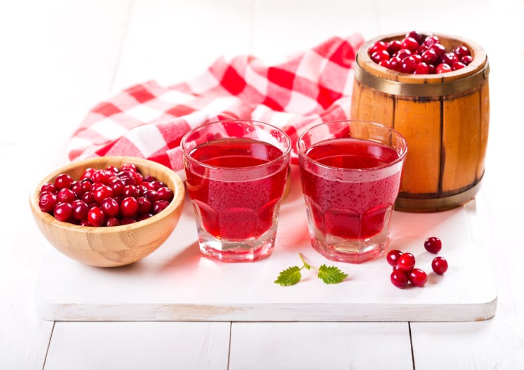 Cranberry juice increases your risk of developing a kidney stone
