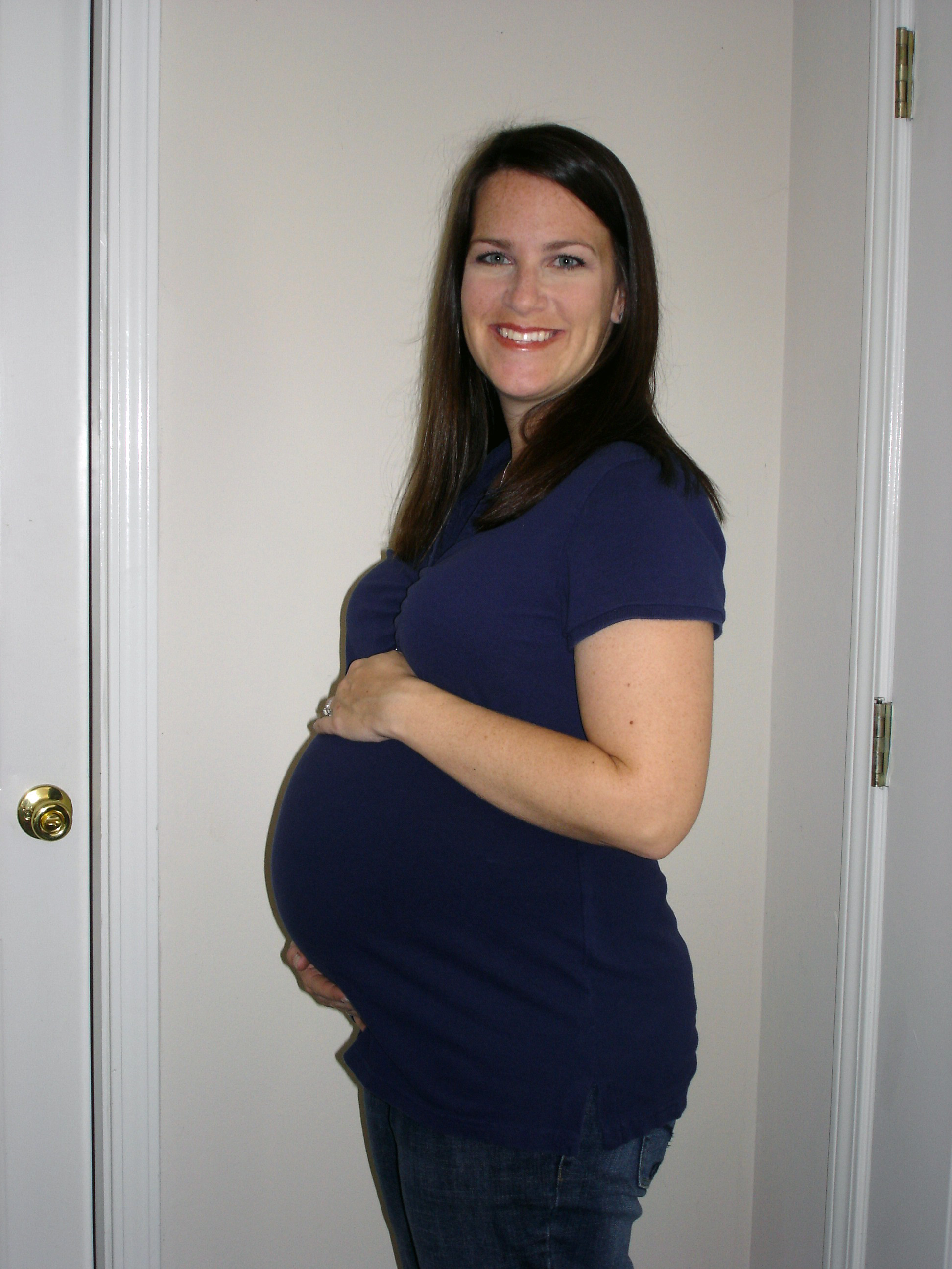 Беременность 30 недель отзывы. Живот на 30 неделе. Живот на 31 неделе беременности.