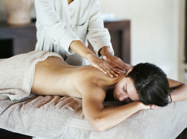 Лечебный массаж отличается от массажа для расслабления