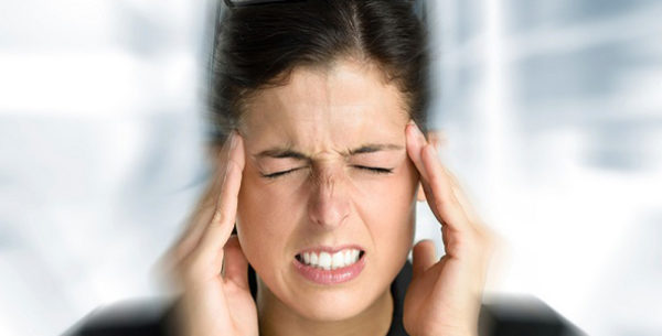 Больные кифозом страдают от сильных мигреней и головокружения